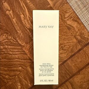Mary Kay Mint Bliss Lotion in Cream Packaging